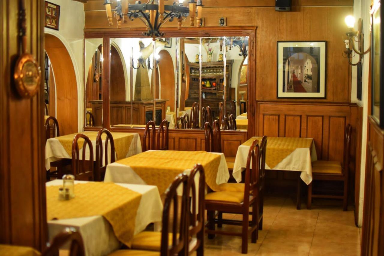 Hotel Ambassador Кито Экстерьер фото